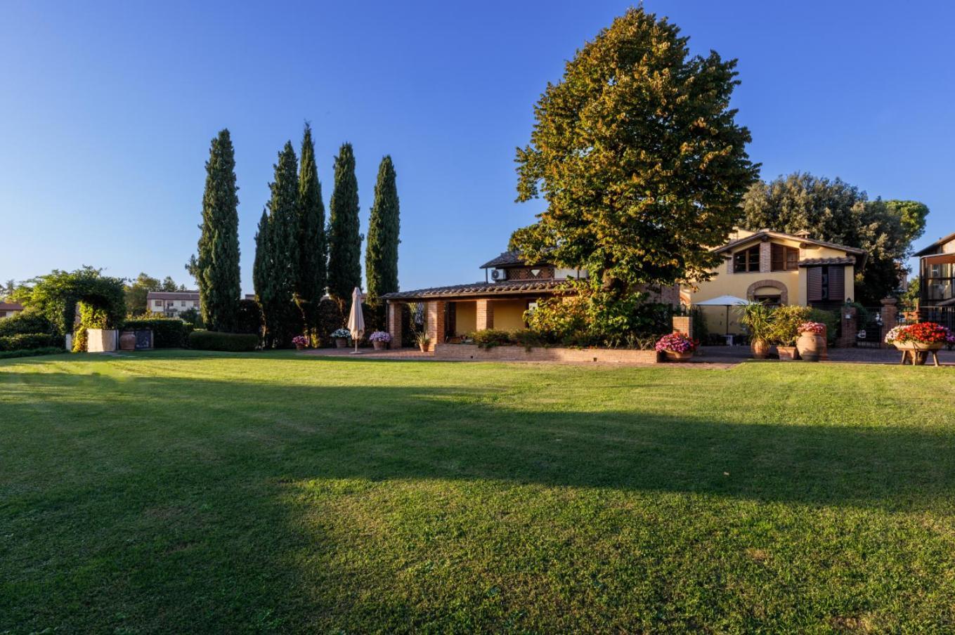 Borgo Villa Risi Siena Exterior photo