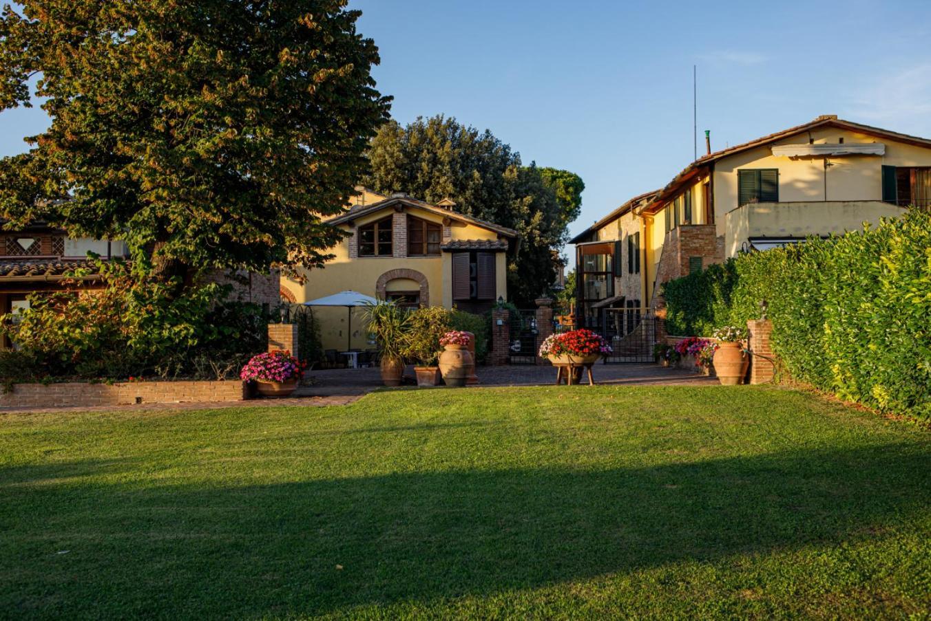 Borgo Villa Risi Siena Exterior photo